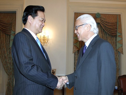 Thủ tướng Nguyễn Tấn Dũng gặp Tổng thống Singapore Tony Tan Keng Yam. Ảnh: VGP/Nhật Bắc.